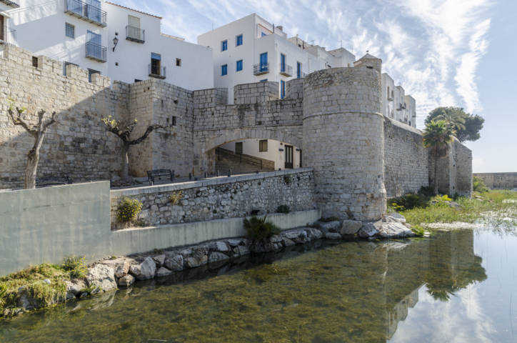 Castelló de la Plana - Peniscola 01 - murallas.jpg